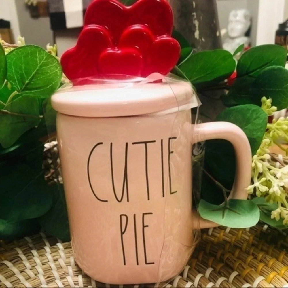 Rae Dunn Cutie Pie Ceramic Mug with Lid Valentine Heart Topper NWT